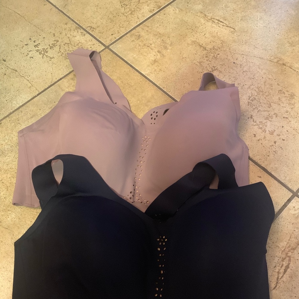 Victoria secrets sports bras